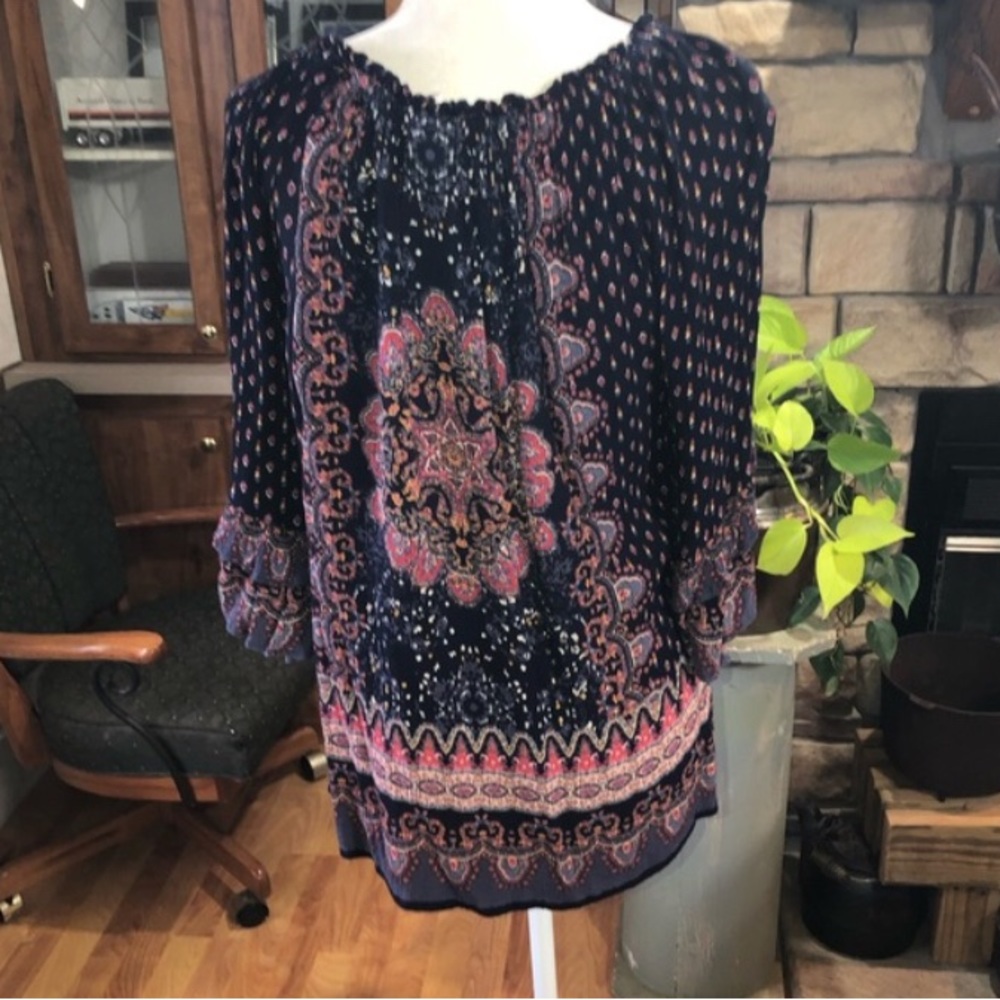 BILA SIZE XLARGE NAVY BLUE MULTICOLORED BOHO 3/4 TIERED BELL SLEEVES. BEAUTIFUL
